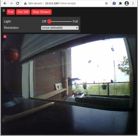 The default simplified web viewer showing the stream window and essential camera controls.