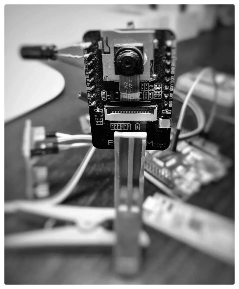 ESP32-CAM MicroPython 2022: Live Streaming Webcam Server