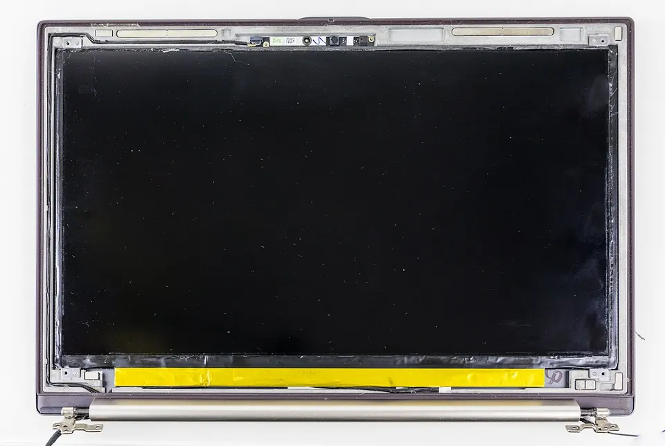 A 13.3-inch TFT LCD module with LED backlight; smaller panel variants using the same TFT technology (ILI9341, ILI9486) are the type connected to ESP32 over SPI.